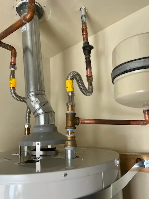 Water heater installation and plumbing repair in East Lakeview